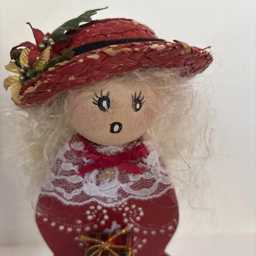 Wooden Family Christmas Carolers By Katherine Harris‎ & Carl 2000 Vintage
